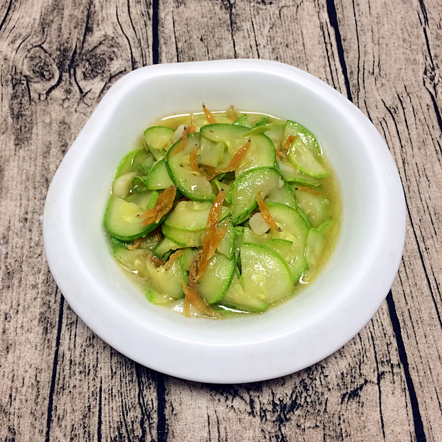 考拉小黑做的虾皮清炒西葫芦