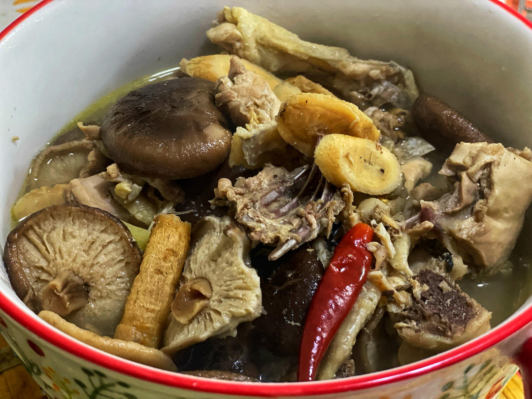 香菇炖鸡汤