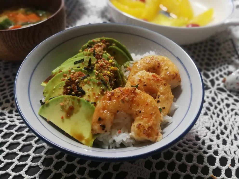 三文鱼牛油果拌饭