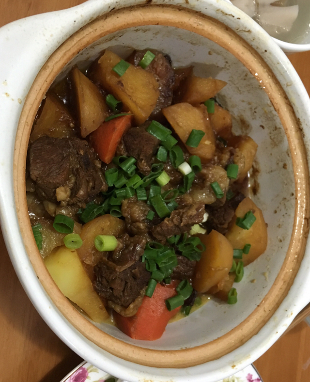 胡萝卜土豆烧牛腩