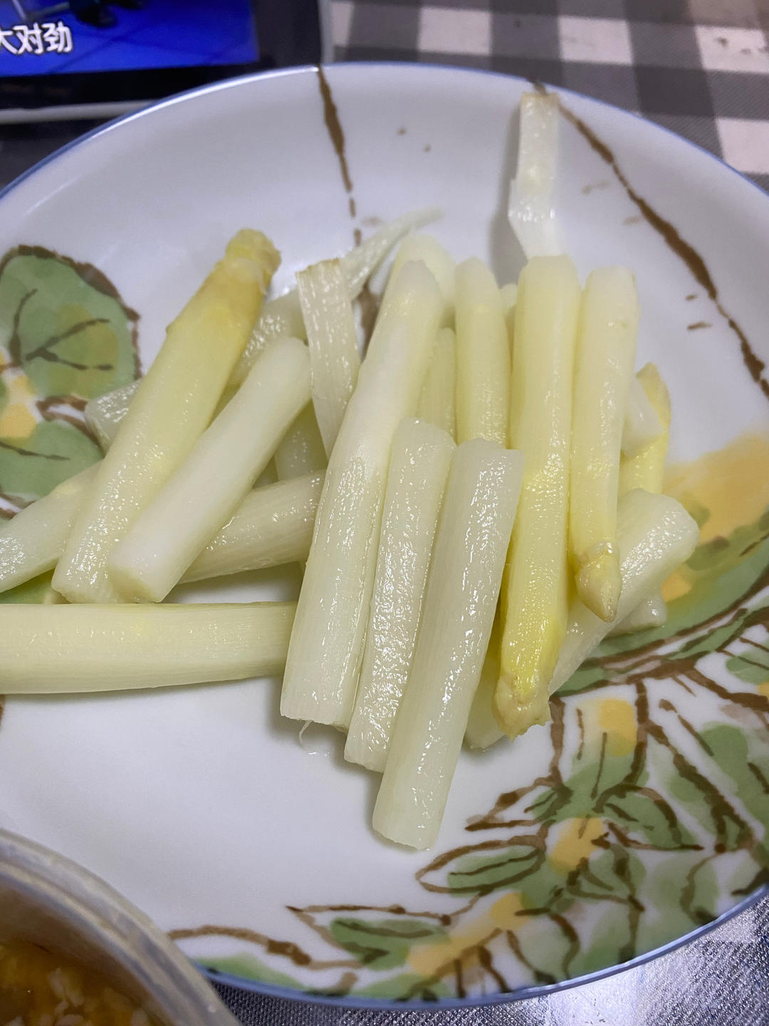 盐水煮白芦笋
