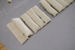 香葱椒盐花卷的做法 步骤10