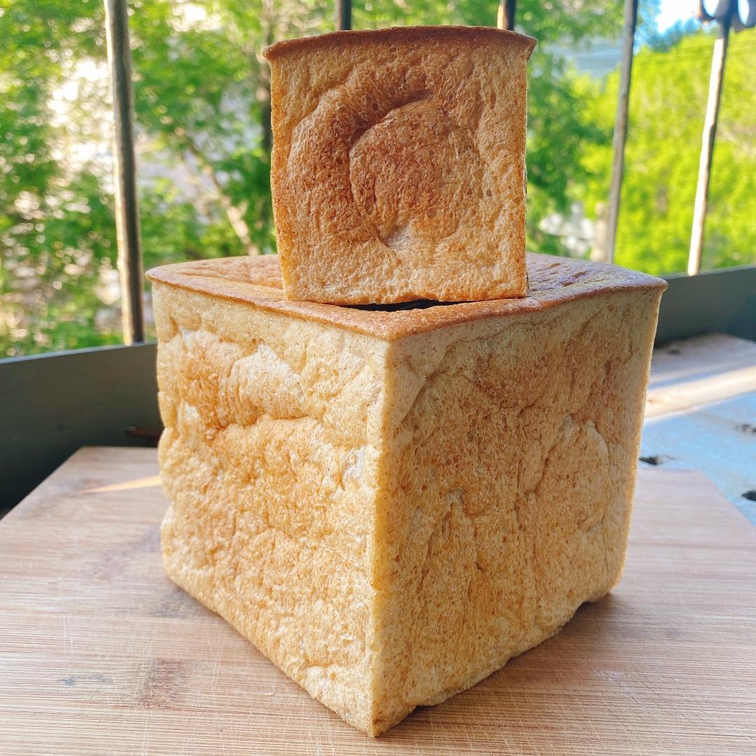 CENTRE THE BAKERYの烫种黑麦吐司