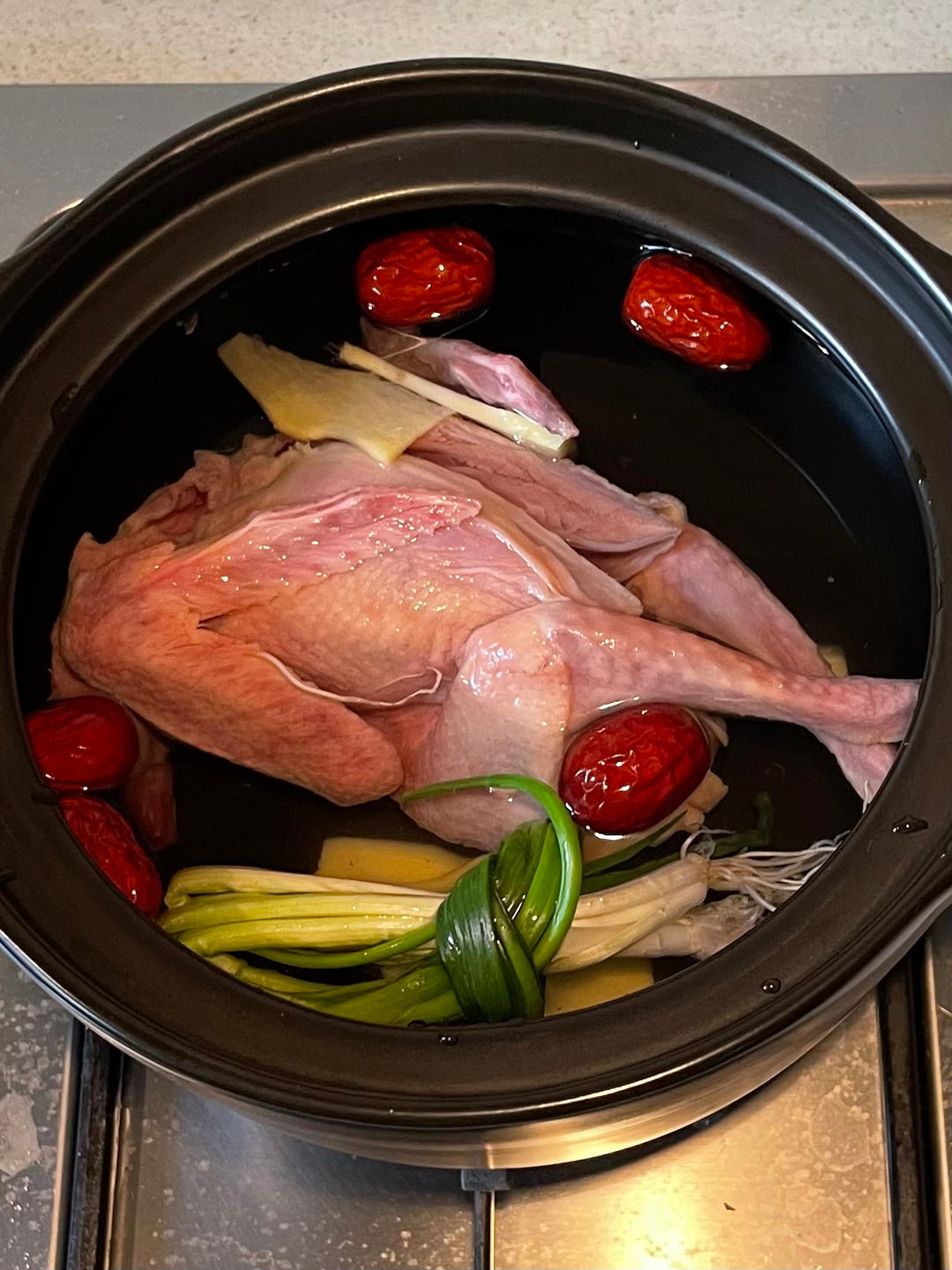 清炖鸽子汤（汤鲜肉嫩）