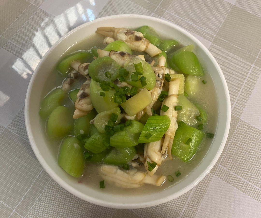 丝瓜烧蛏子(鲜掉眉毛)