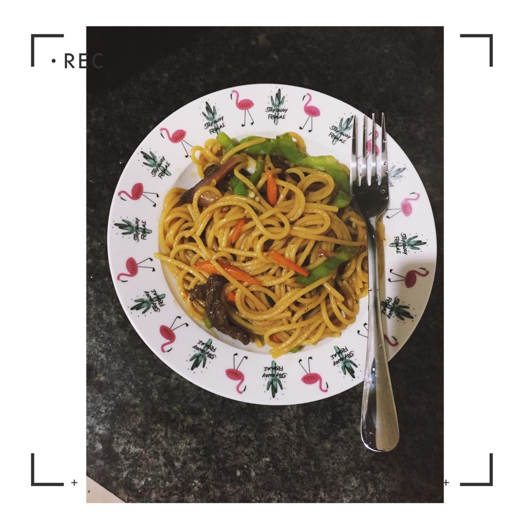 黑椒牛柳炒意面