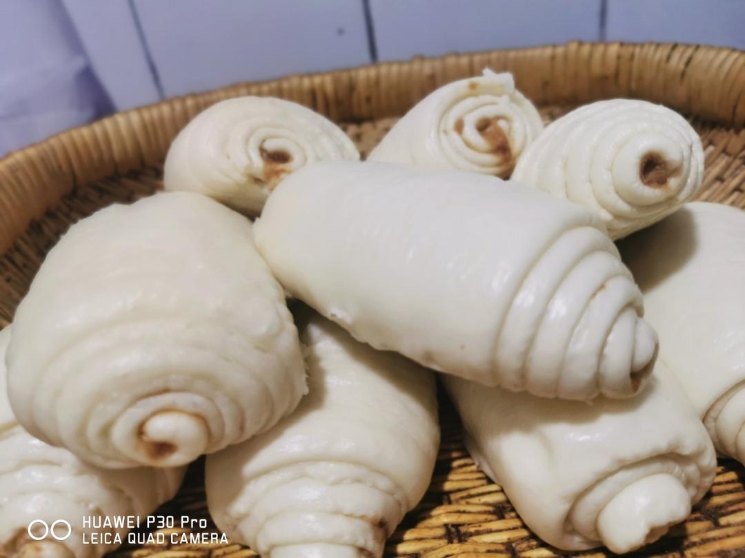 奶香豆沙卷  这样做奶香浓郁  比面包还好吃  吃一口特满足