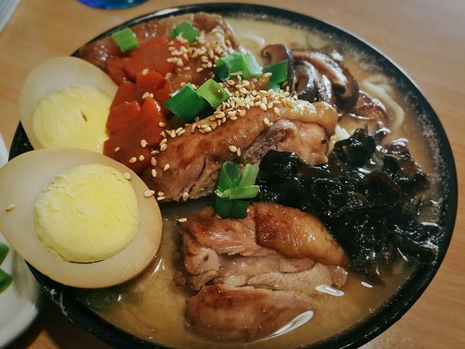 日式豆浆味噌汤照烧鸡腿拉面的做法