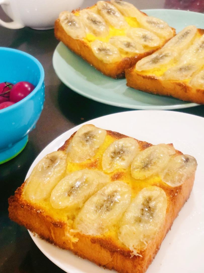 酥脆香甜的黄油香蕉烤吐司