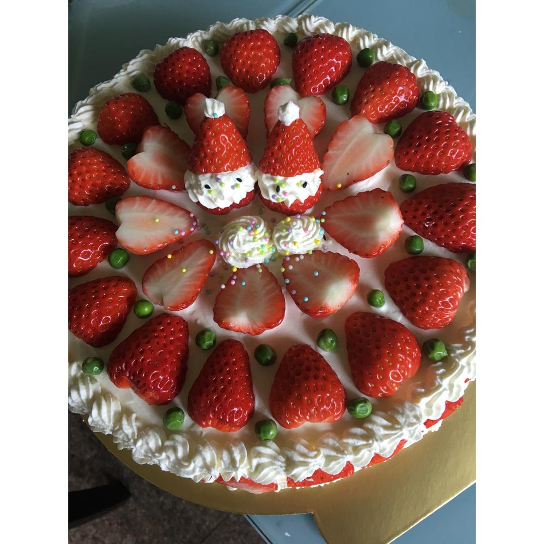 雪天飞燕做的草莓生日蛋糕