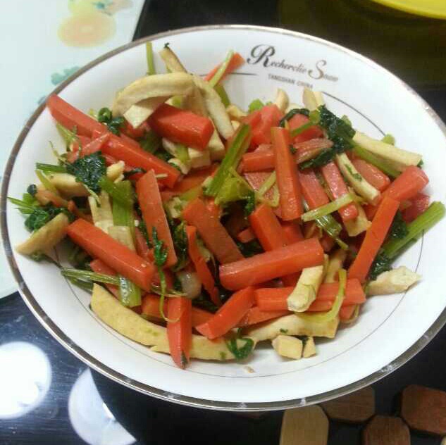 小芹菜炒香干