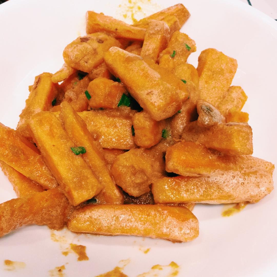 机智小促花做的咸蛋黄焗红薯