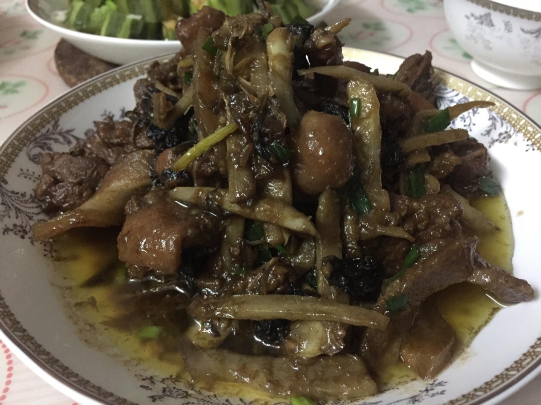 子姜焖鸭煲