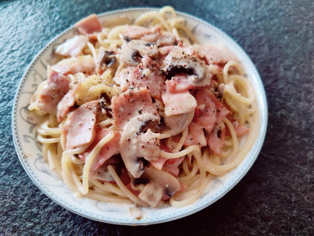 简单快手的奶油蘑菇培根意面
