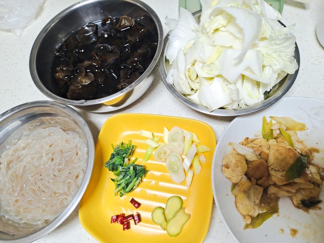 白菜炖粉条的做法 步骤1