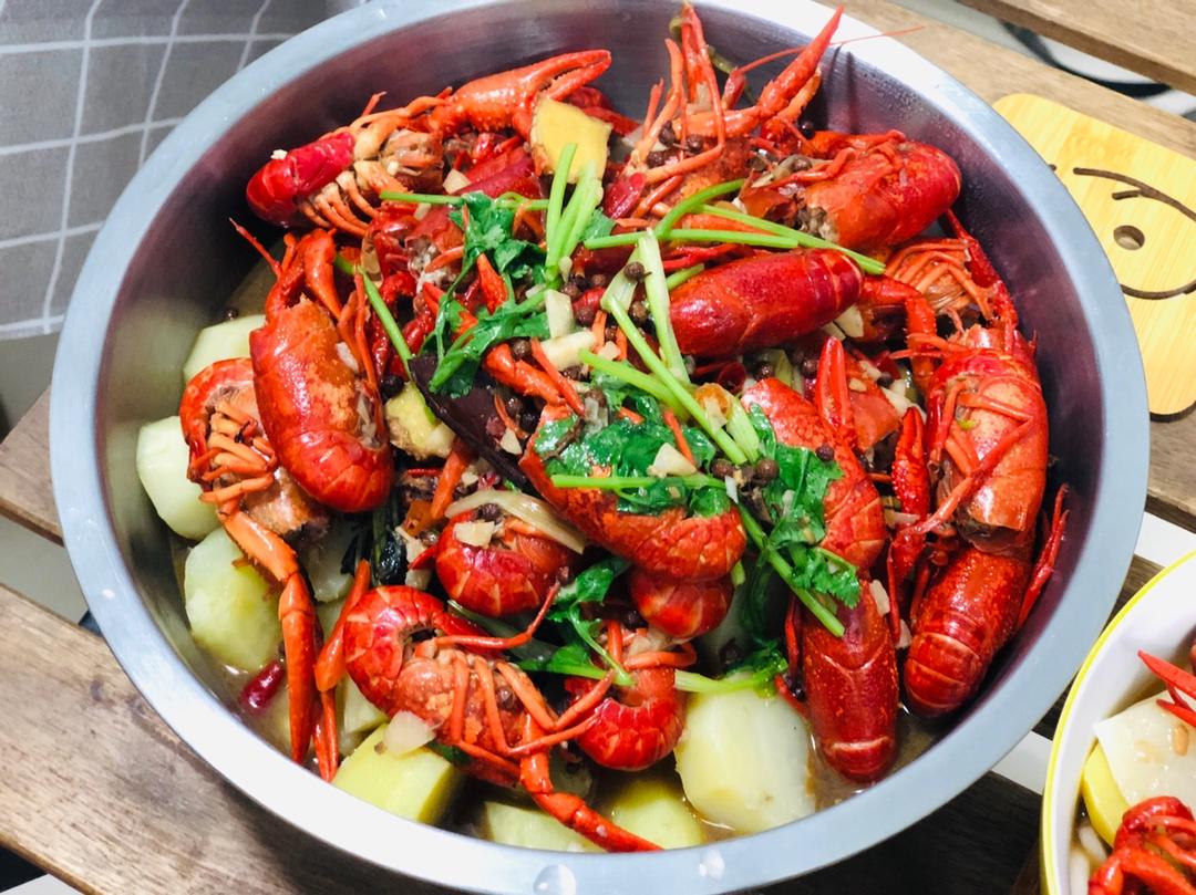 煮了个小龙虾-今晚嗦虾