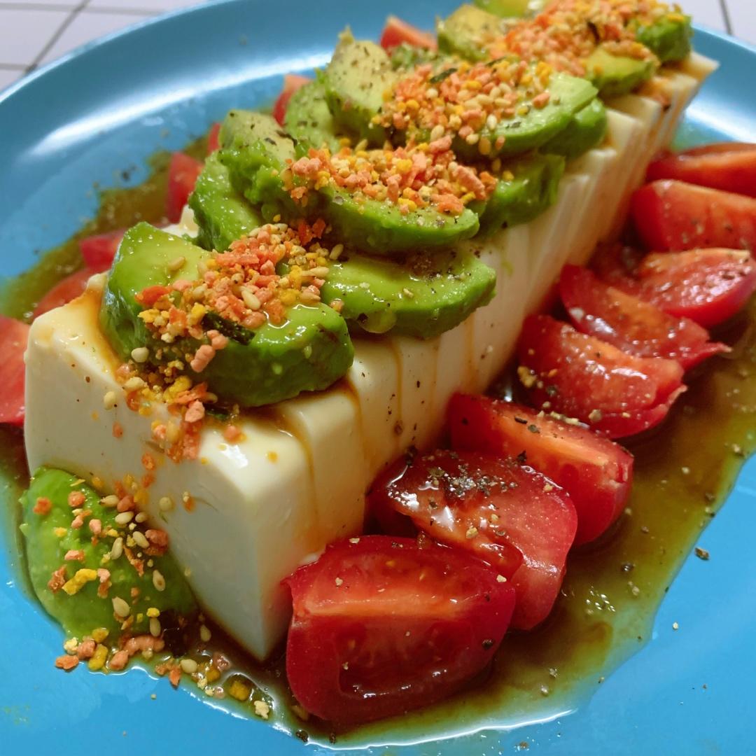 牛油果豆腐番茄沙拉