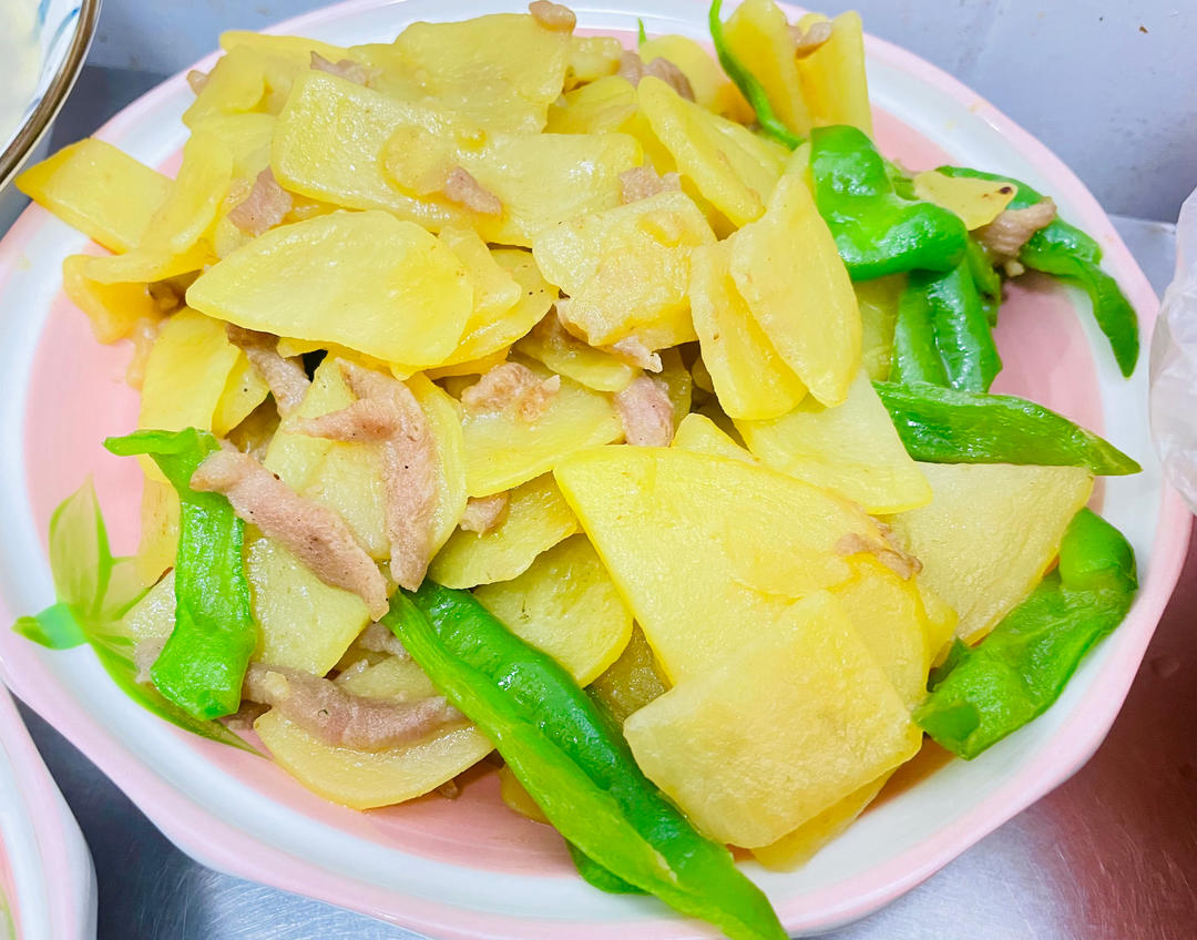 青椒土豆炒肉丝