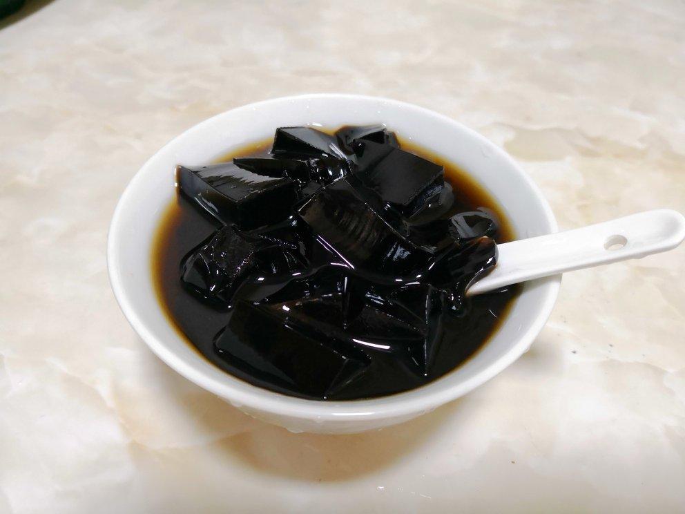 柔柔的晨曦做的广式黑凉粉