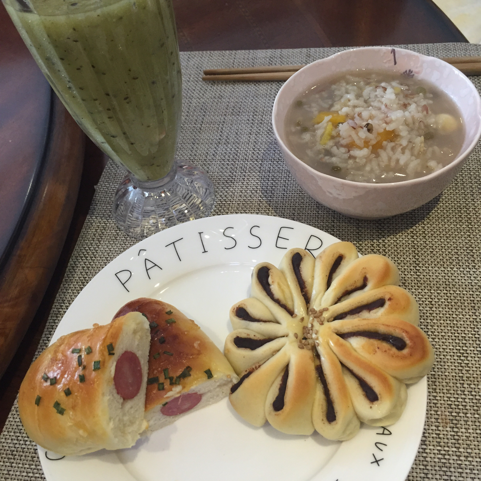 圈圈夜猫子做的火腿肠早餐面包(一次发酵法)