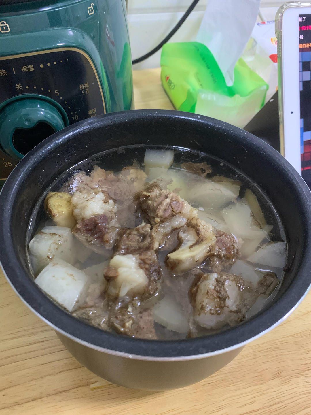 厨房小白也搞得定的鲜得眉毛掉下来的青萝卜煲牛肋条汤