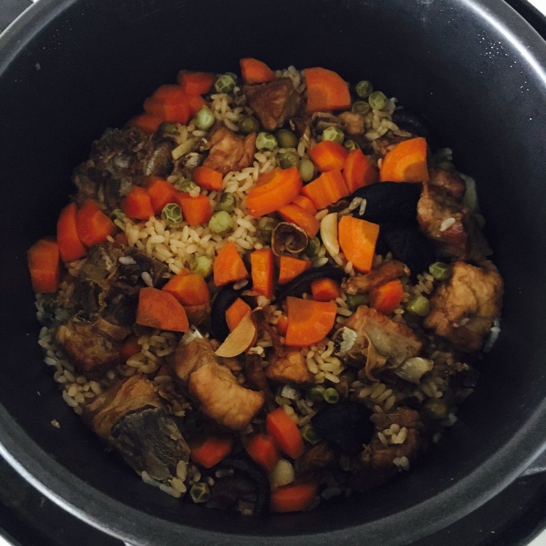 喷香排骨焖饭（爆好吃）