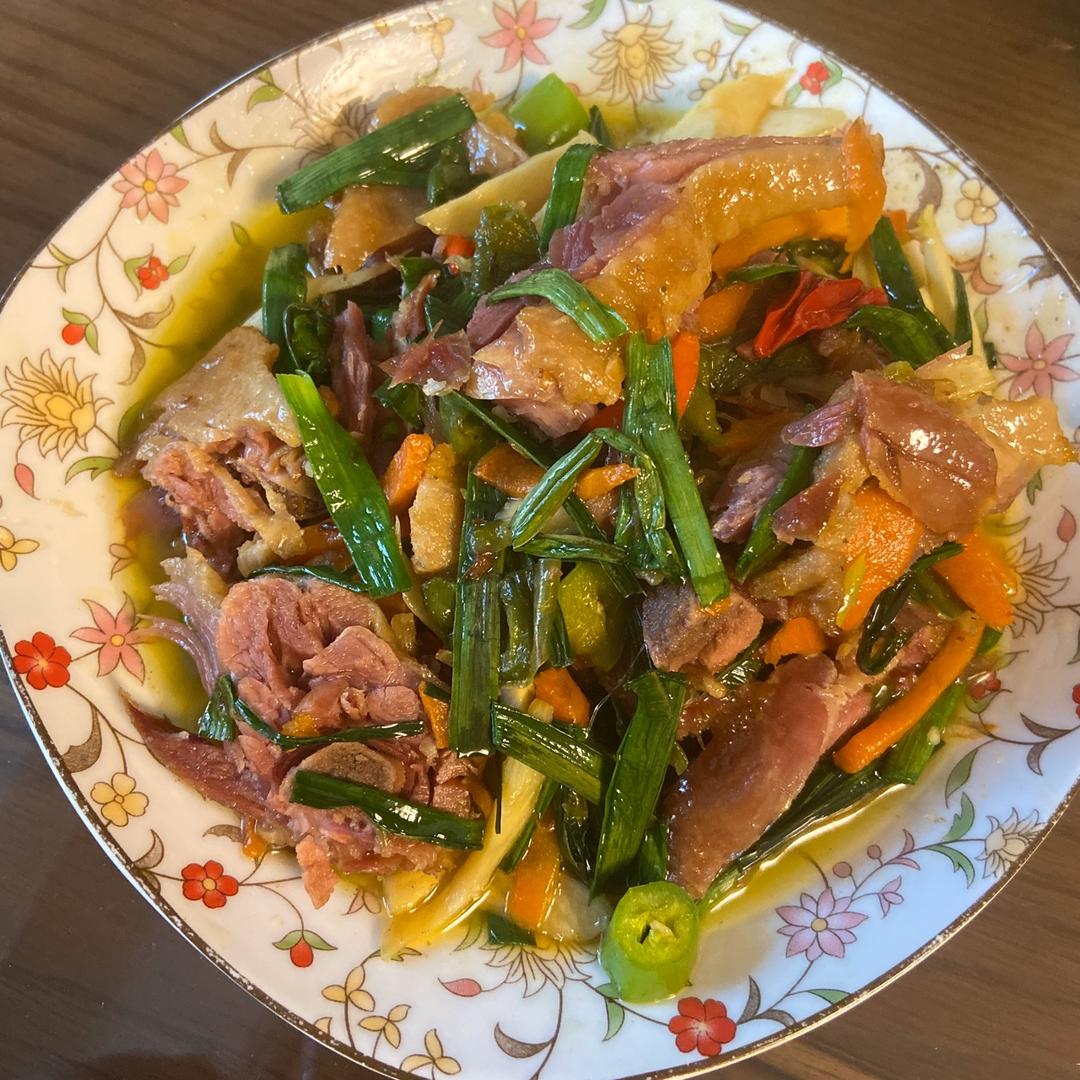 大蒜炒腊鸭腿