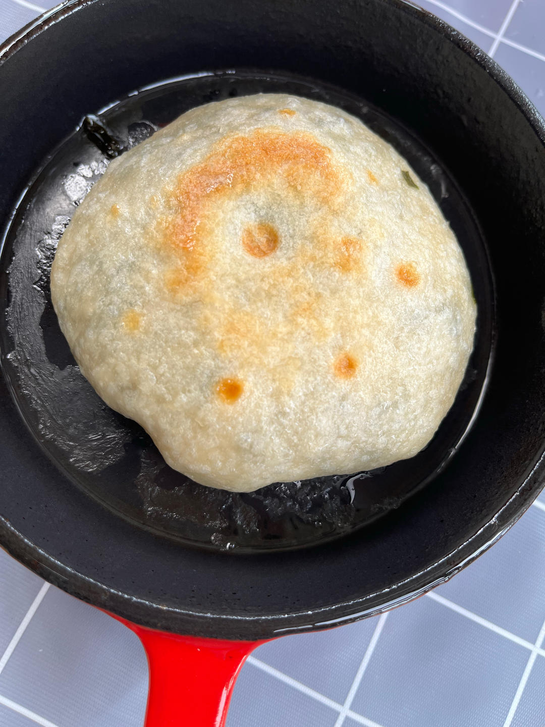 韭菜盒子【3月北鼎珐琅铸铁锅食谱】