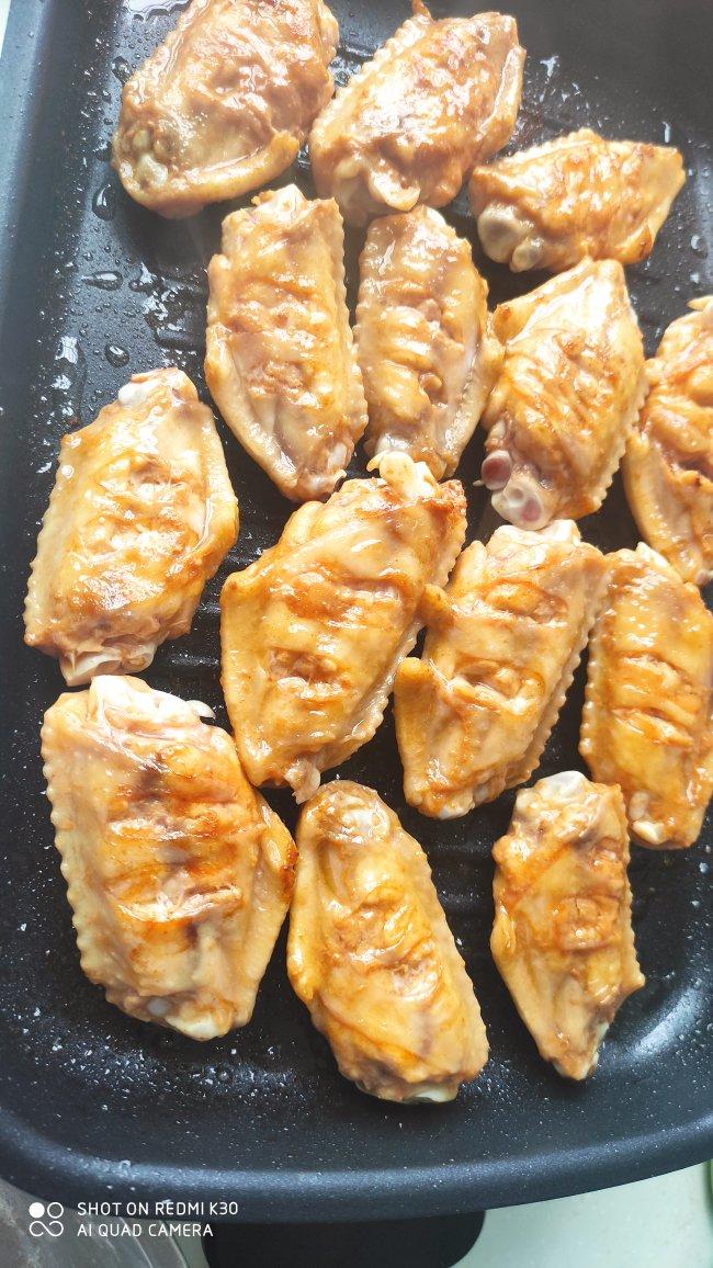 就像有句话所说：成年人的世界里，从来就没有“容易”二字。很多时候，你只能单枪匹马，直面生活的兵荒马乱。