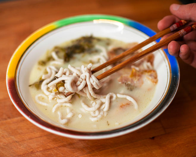 鱼肉做面条 极鲜雪菜黄鱼面的做法