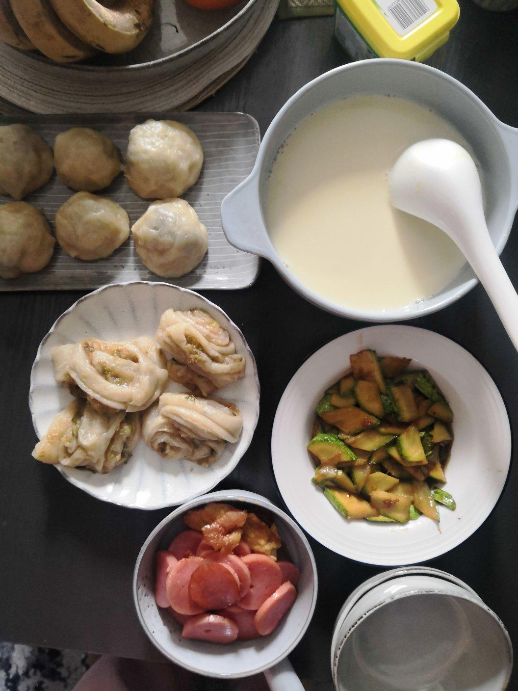 彭豆做的葱油芝麻花卷，煎花卷，双色花卷，南瓜玫瑰花卷，酱肉花卷（一次发酵二次发酵都适用附花卷做法）