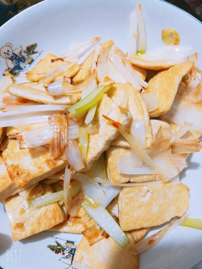 用带甜味的章丘大葱做葱烧豆腐的做法