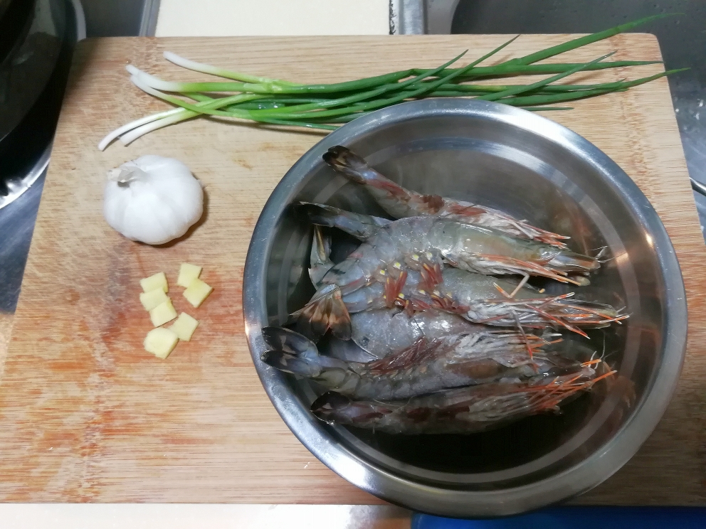 蒜蓉开背虾—详细蒜蓉做法的做法 步骤1