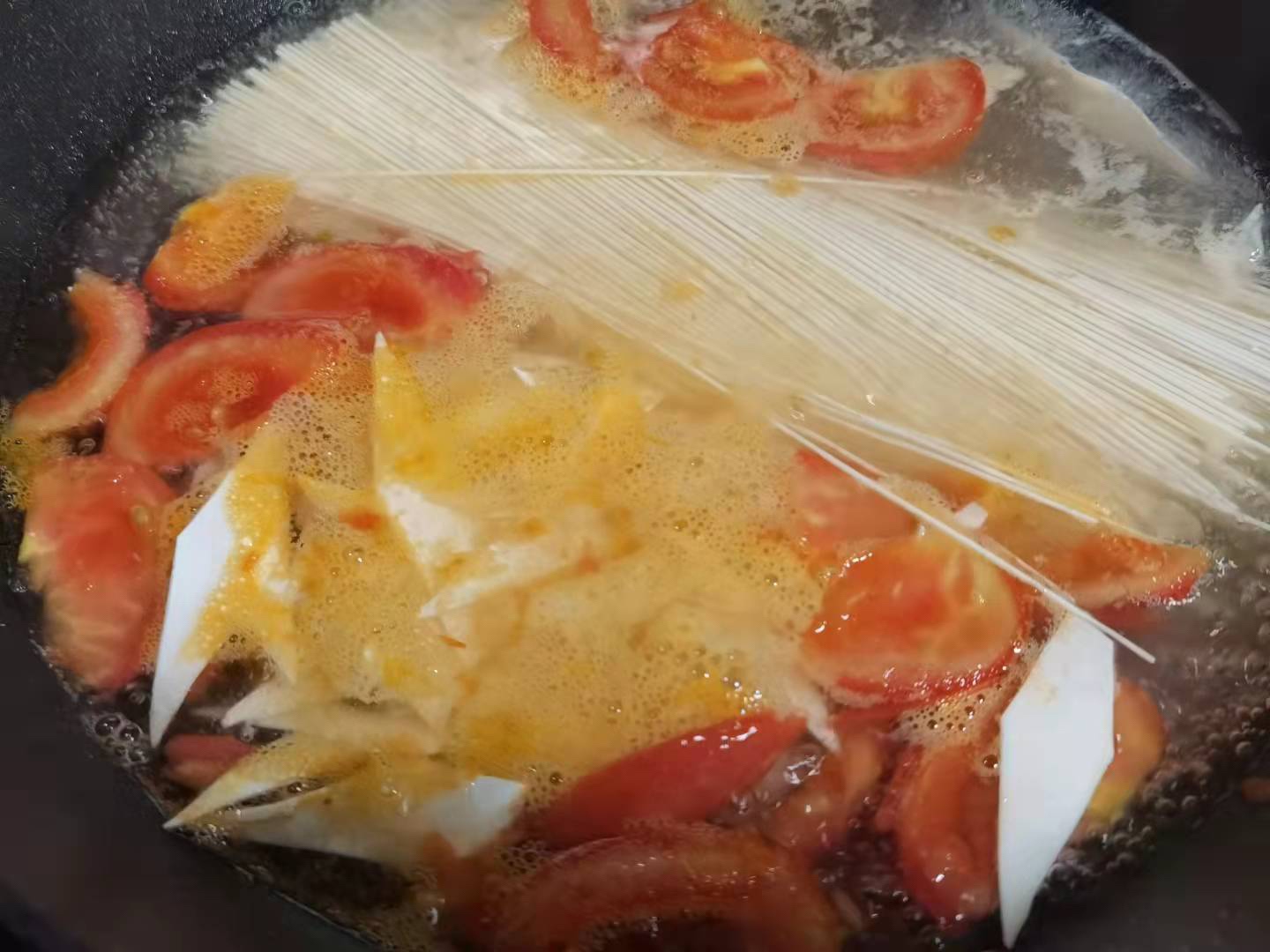番茄黄瓜面条片汤的做法 步骤4