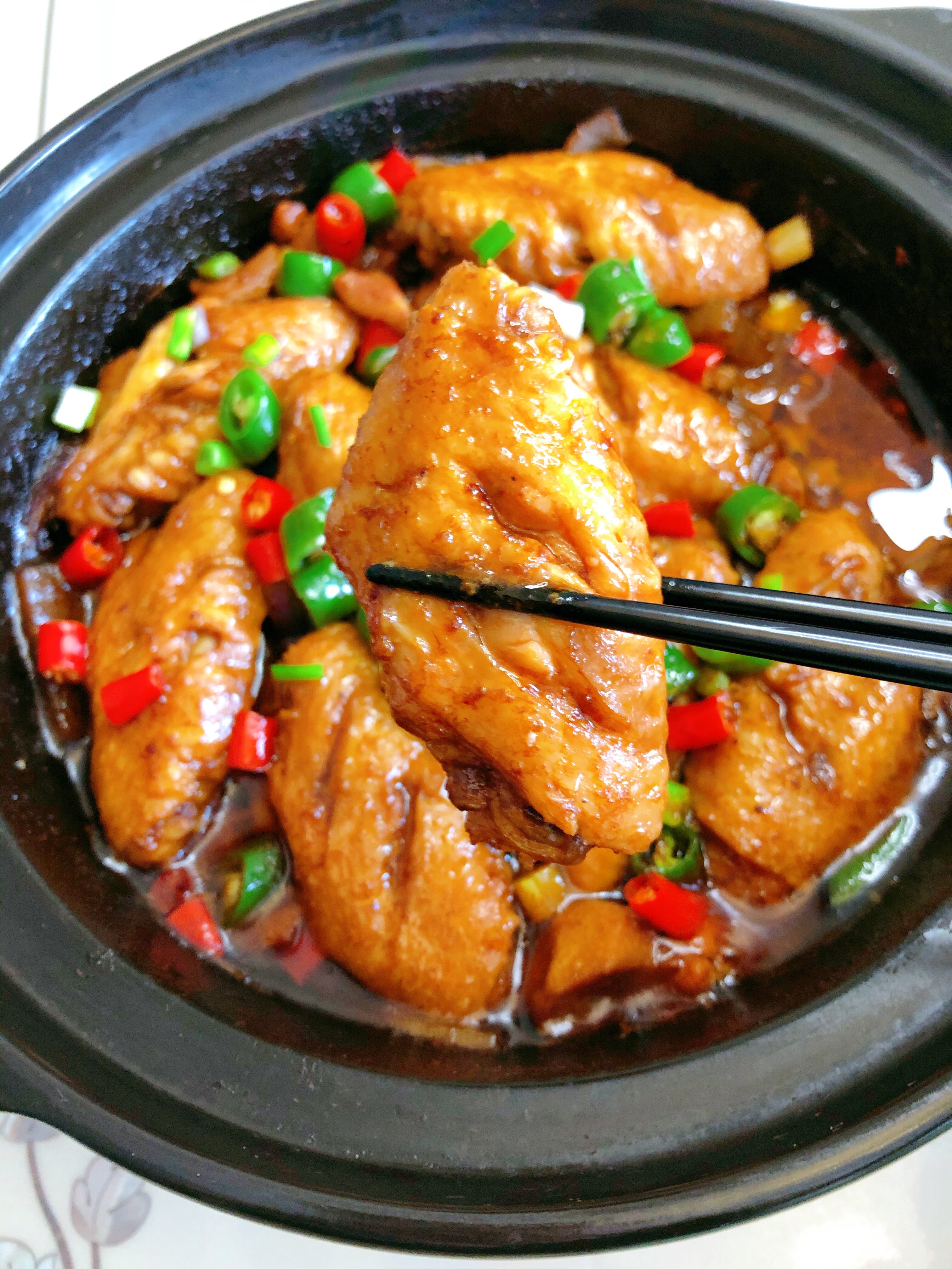 砂锅焗鸡翅煲的做法