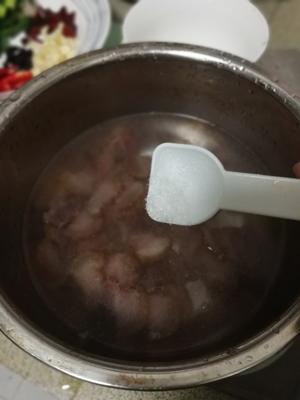 萝卜干炒腊肉（湘菜）新增腊肉快速去咸的方法的做法 步骤9