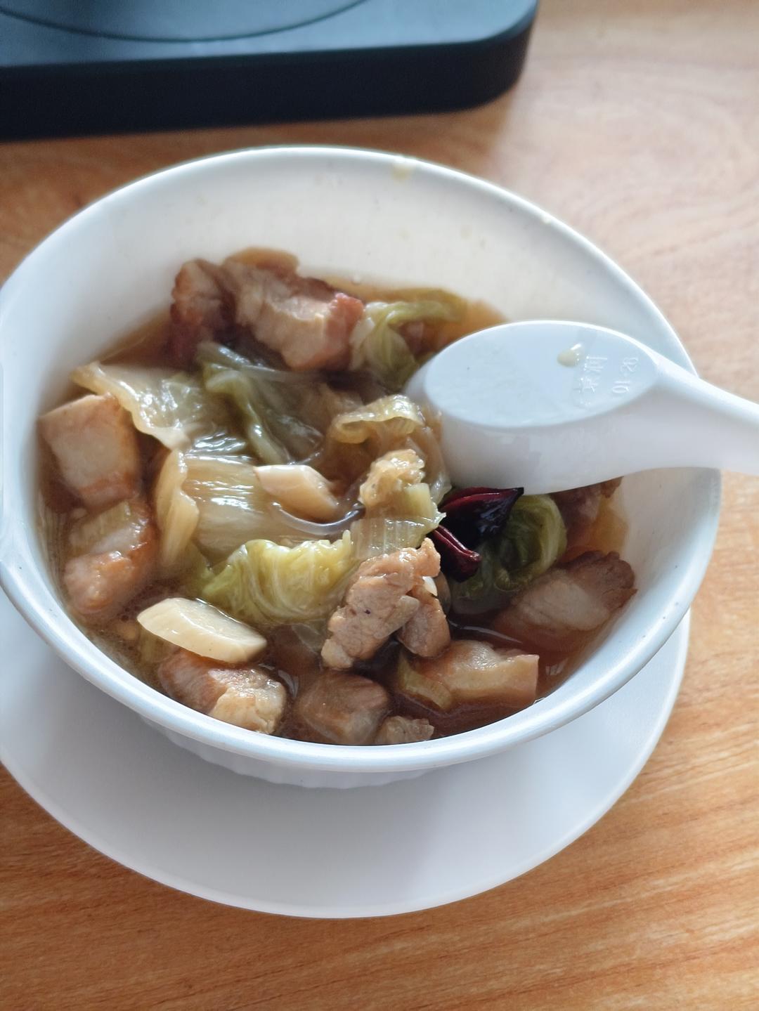 很香的白菜炖五花肉