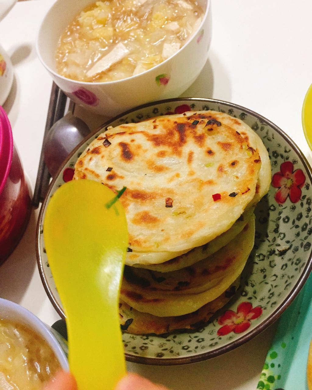 堂妈教你做飘香葱油饼