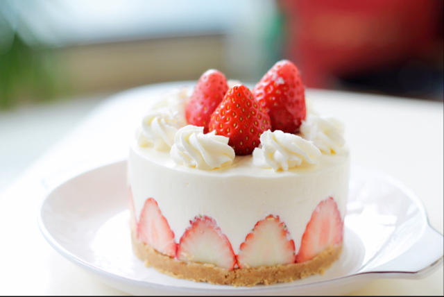 超简单的草莓芝士蛋糕