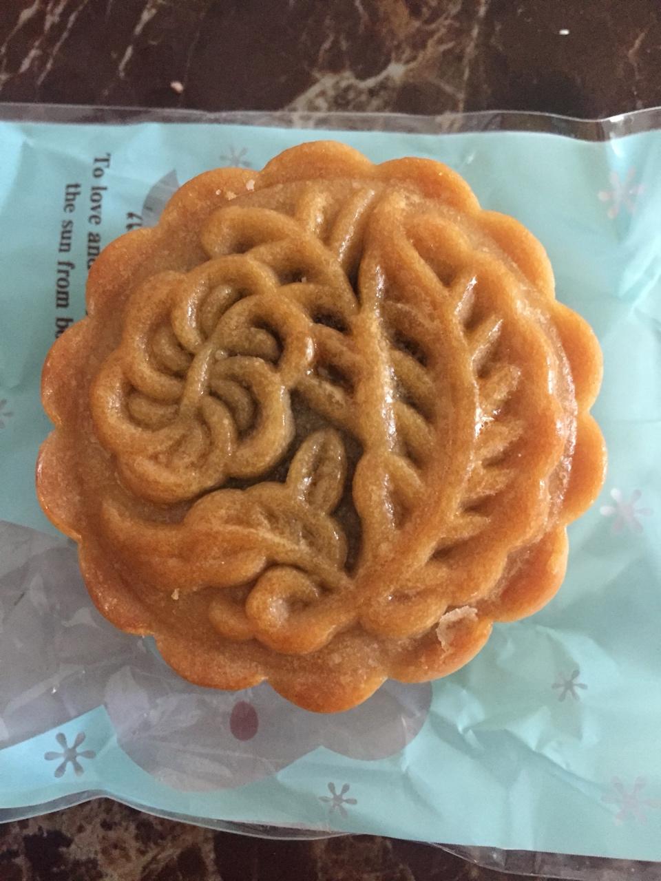 广式月饼－－蛋黄豆沙月饼