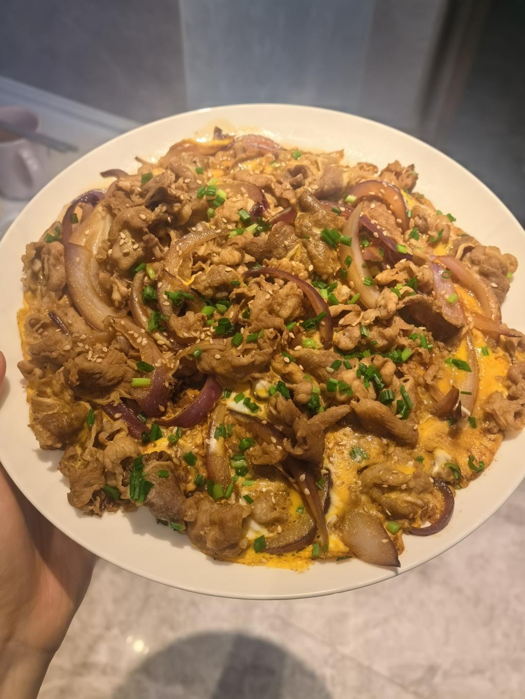 洋葱滑蛋肥牛卷/饭。一个人也要好好吃饭