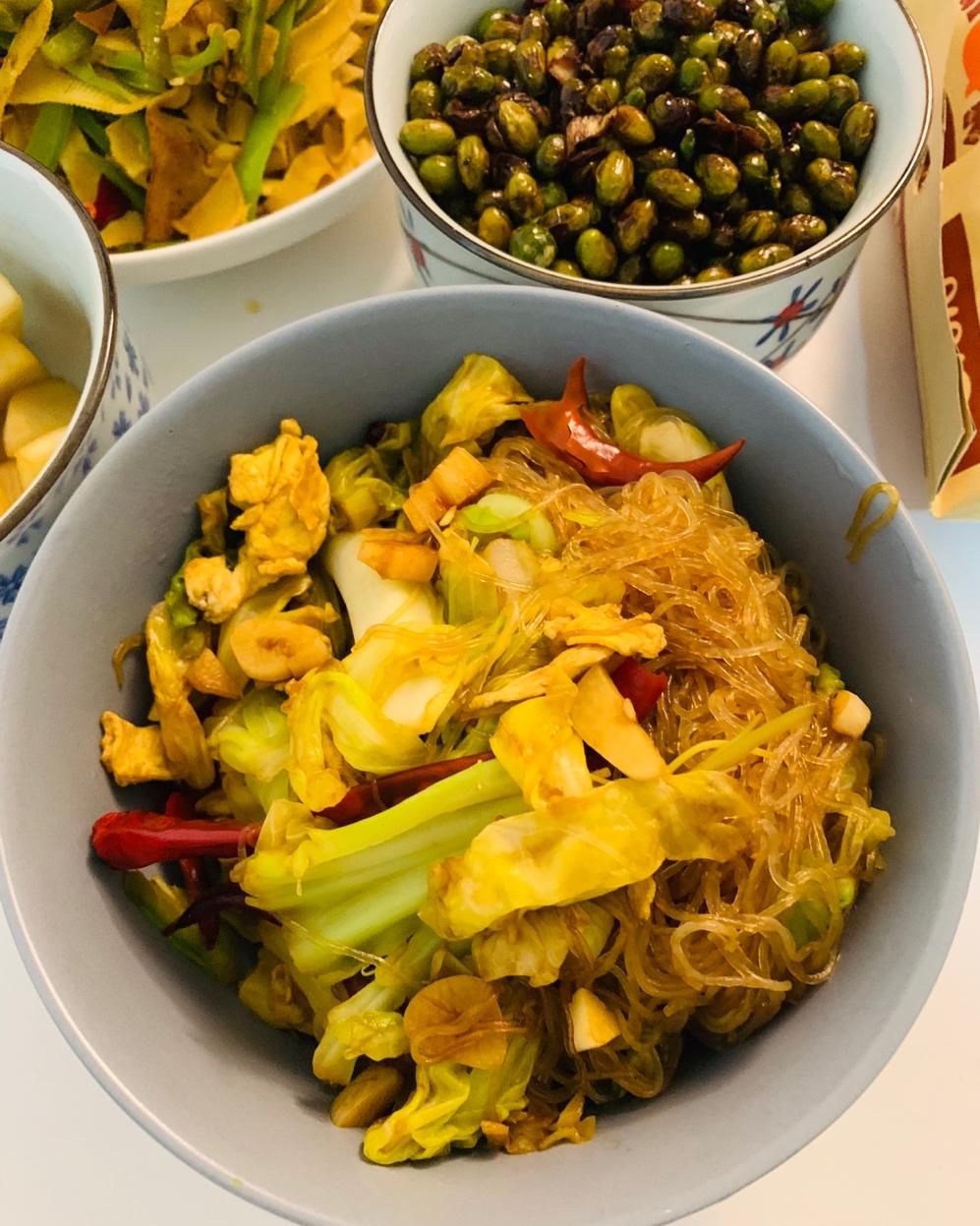 包菜粉丝炒鸡蛋