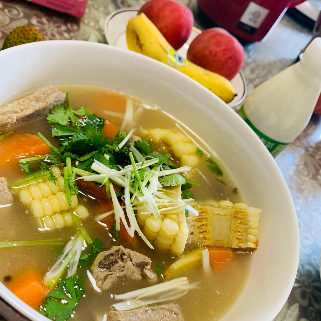 滋补养生 —— 玉米胡萝卜清炖排骨汤🌽