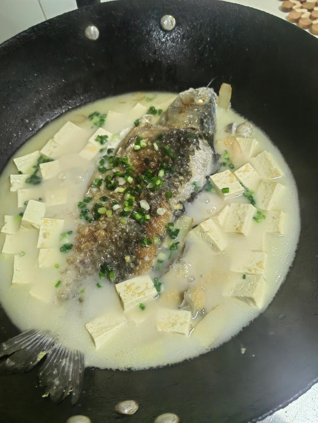 奶白鲫鱼豆腐汤|一条鱼最后的温柔