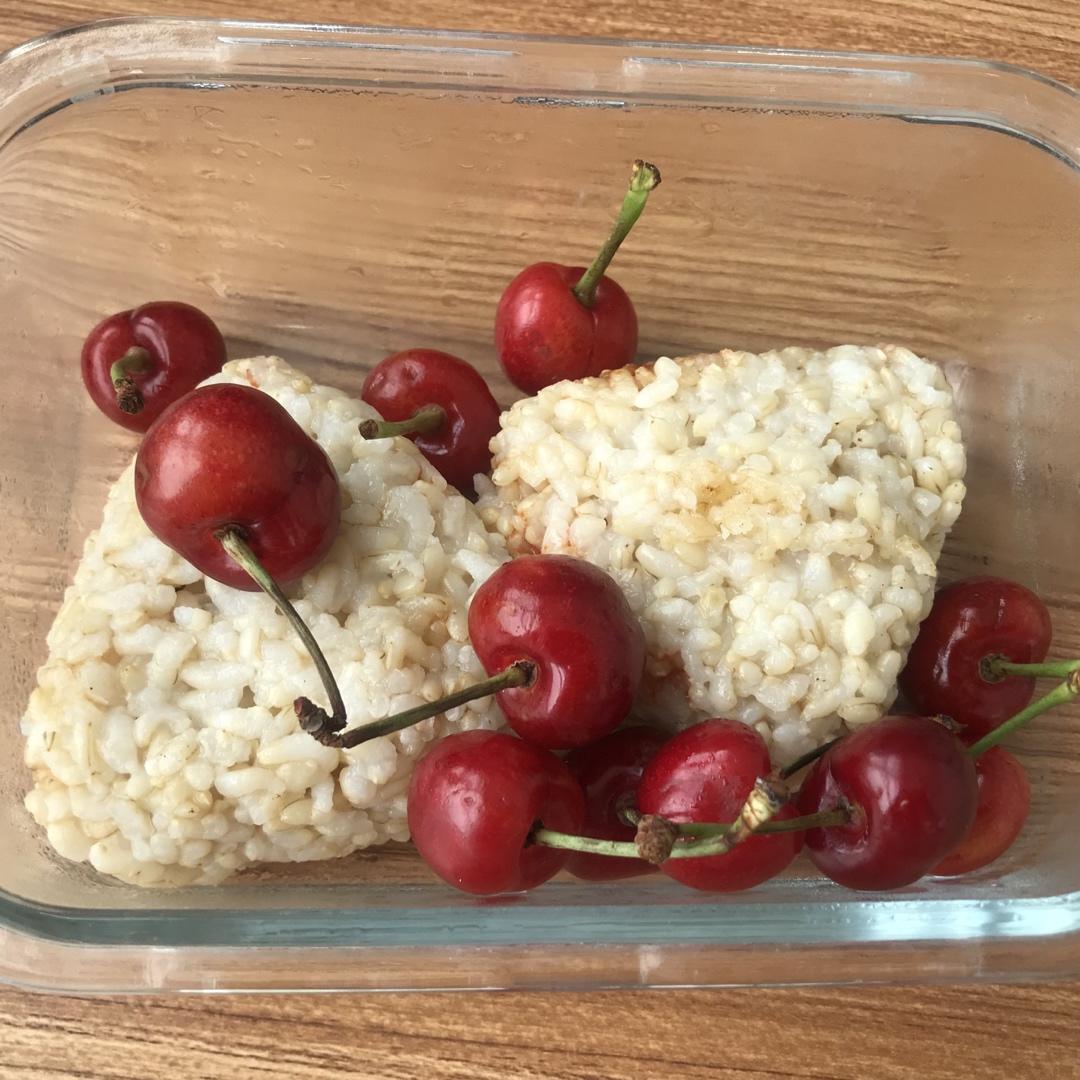 小盆友超爱的肉松饭团子