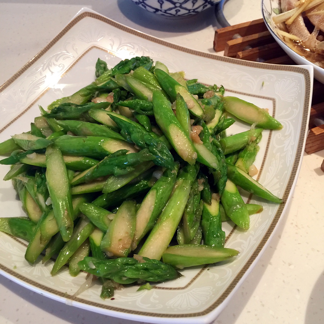 挠挠-1做的清炒芦笋