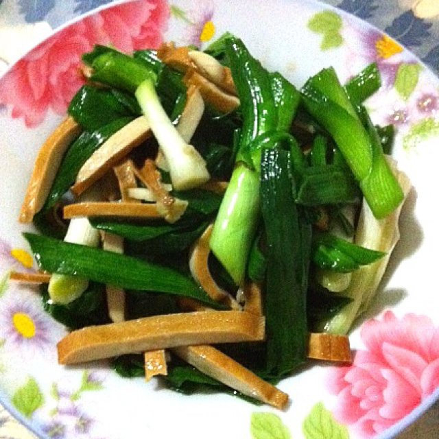 大蒜炒香干