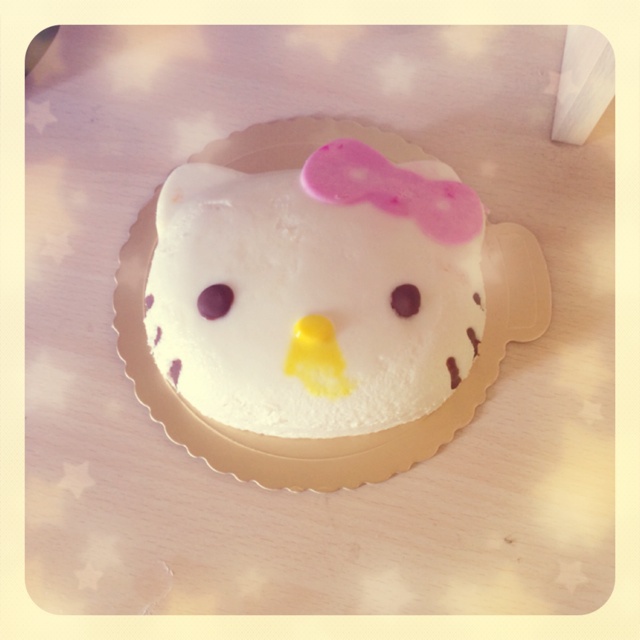 Hello Kitty 酸奶慕斯