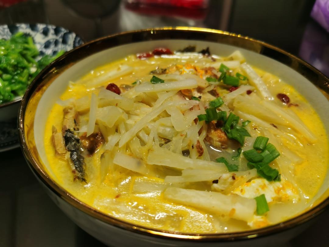 这样做的鲫鱼汤超好喝，奶白奶白的