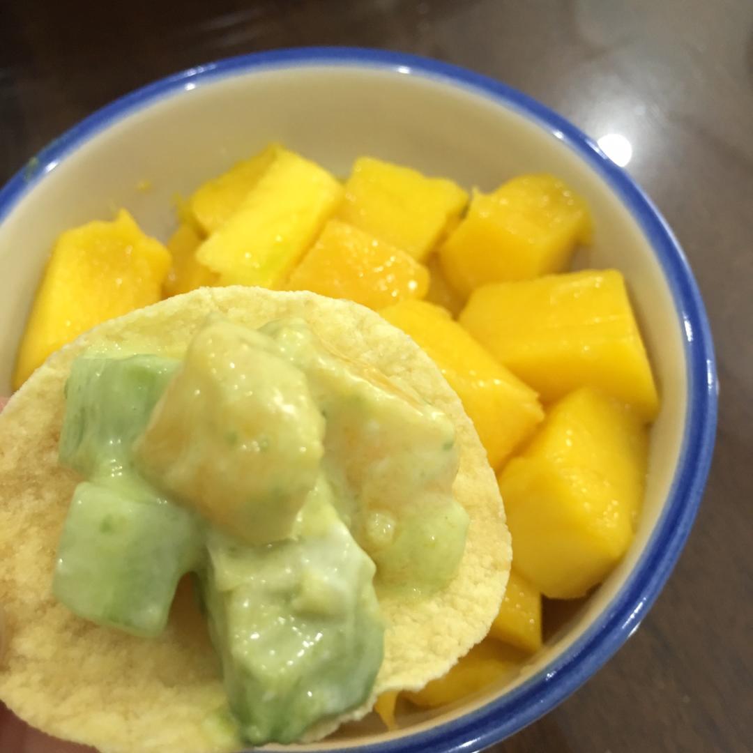 薯片牛油果大虾沙拉